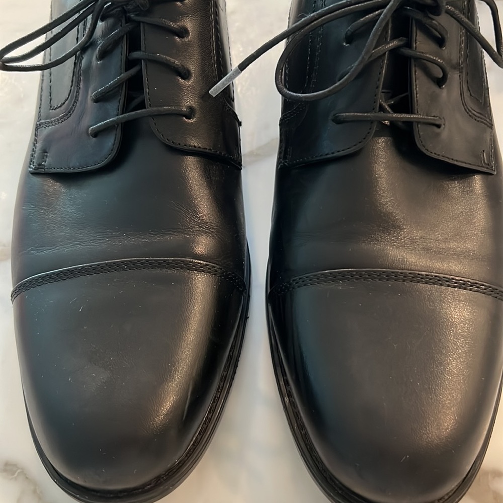 Effectively New Florsheim Finance Cap Toe Oxfords black shoe 11D - Picture 2 of 7